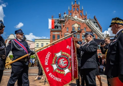 160 lat OSP Chojnice i Powiatowy Dzień Strażaka. Uroczystości na chojnickim Starym Rynku