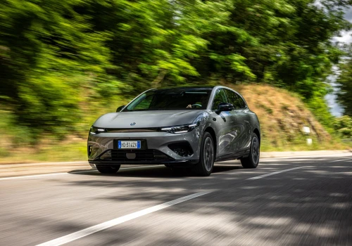 Wygląda jak milion dolarów, kosztuje niewiele. Leapmotor B05 już w Polsce!