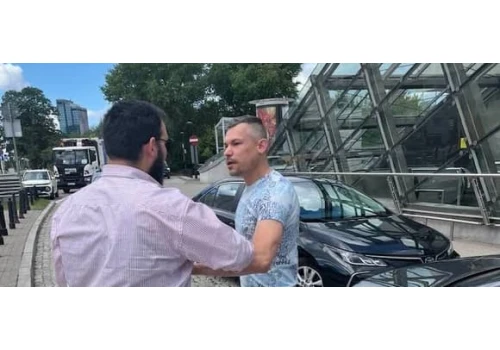 Taksówkarz z Azerbejdżanu pobity w Warszawie. „Wyp... stąd!”