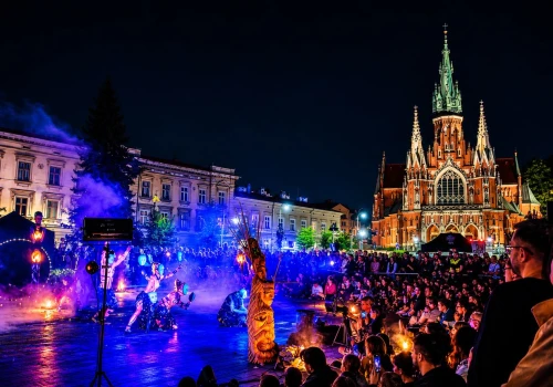 Noc Teatrów 2026 w Krakowie. Te spektakle plenerowe zobaczysz bez wejściówek
