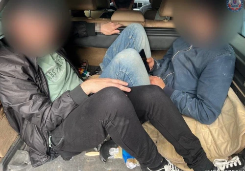 Szczecin. Ośmiu pasażerów w samochodzie. Kierowca stracił prawo jazdy