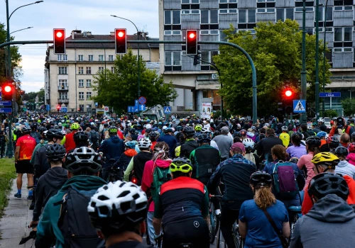 Takiego widoku w Krakowie nie ogląda się codziennie. Rowerzyści przejęli ulice