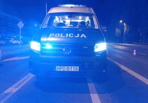 Dachowanie na drodze krajowej nr 19. Auto uderzyło też w latarnię