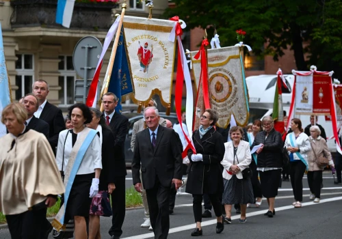 Ulicami Poznania przeszła tradycyjna procesja ku czci Serca Jezusa