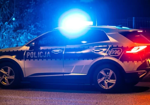 Ciężarna córka sędziego, rzekomy wypadek i kaucja. 93-latek prawie stracił fortunę