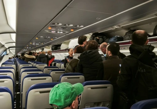 Samolot zawrócił przez to, co pasażer zrobił stewardesie. Grozi mu 20 lat więzienia