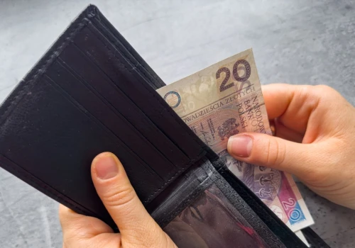 15 zł więcej za jedzenie z dostawą. Nowe przepisy mogą uderzyć po kieszeni