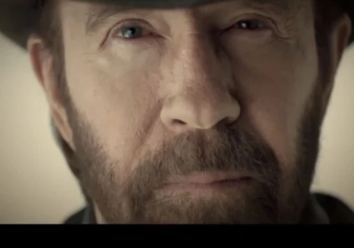 Chuck Norris brał tam kredyt. Ten bank znowu zmienił szyld