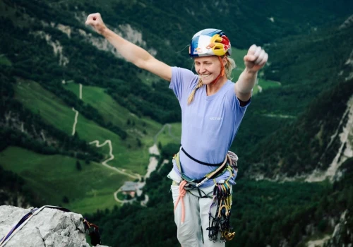 Trylogia Alpejska w rok. Lara Neumeier domyka projekt na „Des Kaisers Neue Kleider”
