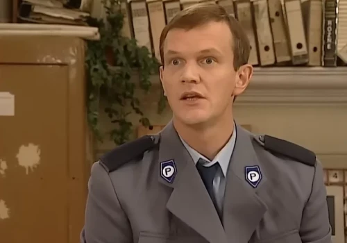 Rozśmiesza Polaków do łez od ponad 30 lat. Top filmów i seriali z Pazurą. Widziałeś je wszystkie
