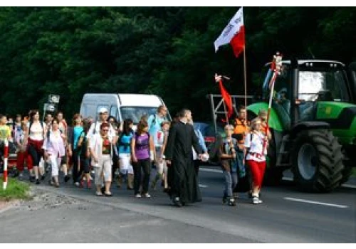 Pielgrzymka to nie tylko wpisowe. Jedna opłata zaskakuje