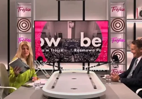 Dziennikarka TVP poleca książkę polityka. 