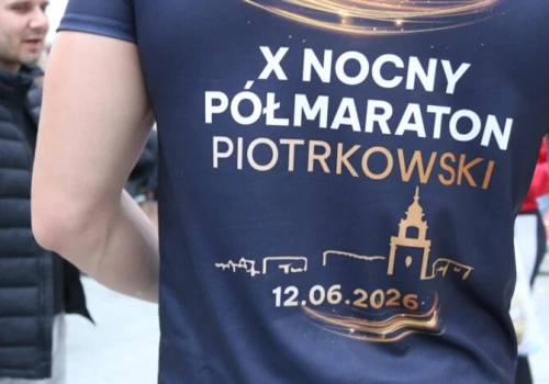 Za nami wyjątkowy, nocny bieg w Piotrkowie. Sportowcy rywalizowali w strugach deszczu