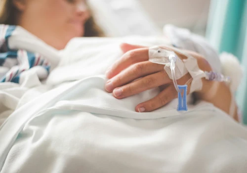 15-latka zgłosiła się do szpitala. Okazało się, że była tuż po porodzie. Zatrzymano trzy osoby