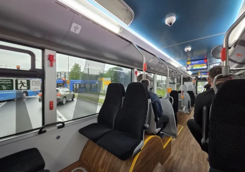 400 kilometrów bez ładowania. Pierwszy elektryczny autobus Kolei Małopolskich już wozi pasażerów (Galeria)