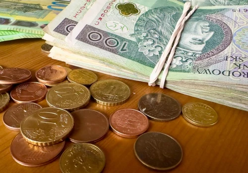 Wpłacisz te pieniądze do banku? Taka gotówka to nie prezent. Fiskus tylko czeka na błąd