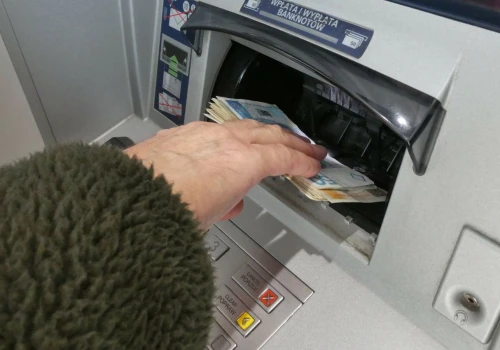 Taka transakcja od razu trafi pod lupę baku. Nie wszyscy pamiętają o limicie i zaczynają się problemy