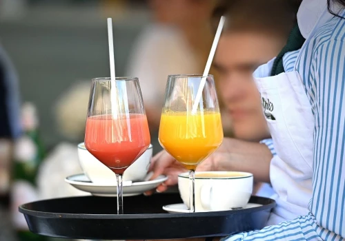 Wakacyjna praca dla nastolatków. O czym powinni pamiętać rodzice?