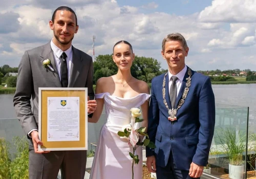 Kamil Grabara i Dominika Robak wzięli ślub w Słupcy