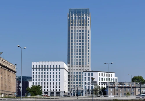 Biegacze zdobywali najwyższy budynek w Krakowie