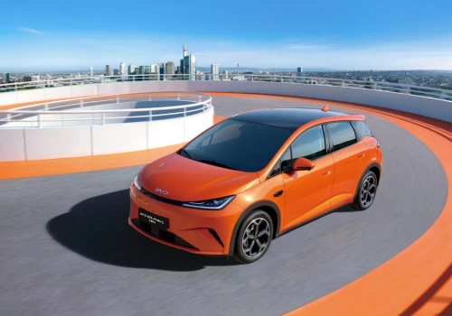 BYD Dolphin G DM-i może namieszać. Ma silnik spalinowy, a 105 km przejedzie bez benzyny