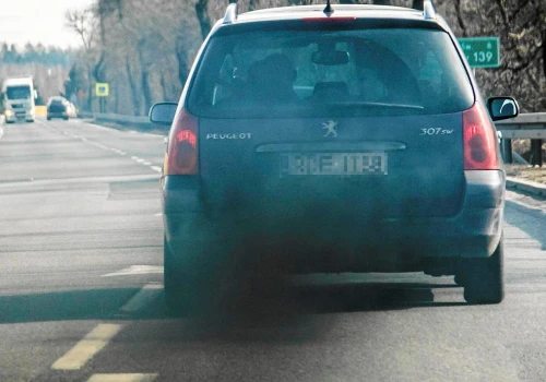 Kierowcy wciąż to ignorują. Jedna kontrolka może skończyć się rachunkiem na kilka tysięcy