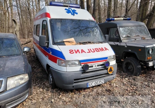 Nowe przetargi AMW. Do zgarnięcia Honker, autobus i karetka!