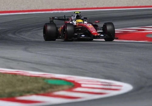 Leclerc zawalił kwalifikacje Ferrari. „Wstyd” po kraksie w Q3