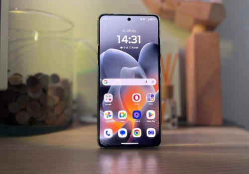 Motorola Signature w wyjątkowej odsłonie. Jest ozdobiona kryształkami i można ją kupić tylko w jednym miejscu