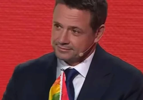 Trzaskowski pozuje na tle tęczowych flag. Internauci nie zawiedli