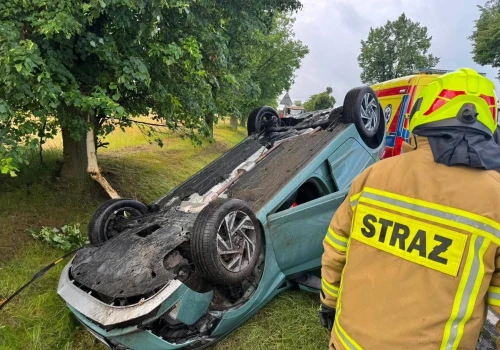 Auto nauki jazdy dachowało w Woli Rudlickiej w gminie Ostrówek