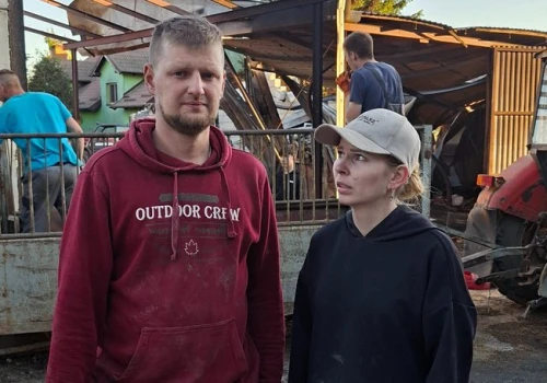 Powiat ostródzki. Znani z TikToka rolnicy stracili w pożarze niemal cały dorobek życia. Trwa walka o odbudowę gospodarstwa
