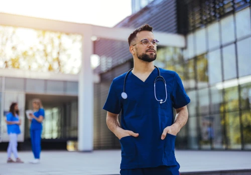 NHS wprowadza cyfrową selekcję pacjentów. Osoby z drobnymi dolegliwościami mogą być odsyłane