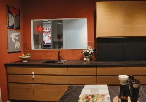 Wiszące szafki odchodzą w niepamięć. Architekci oferują lepsze rozwiązanie