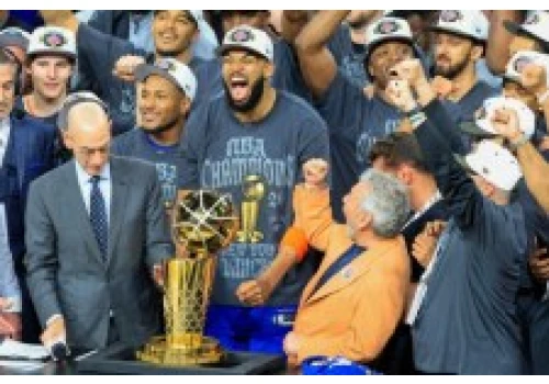 Reprezentant Polski mistrzem NBA! Czekali na tytuł 53 lata