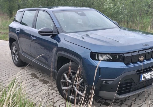 Hektar maski, 3 cylindry i aerodynamika skrzynki na narzędzia. Za co pokochałem Jeepa Compassa?