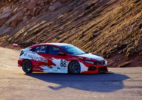 Polak chce dotknąć chmur. Maciej Serafin wystartuje w legendarnym wyścigu Pikes Peak