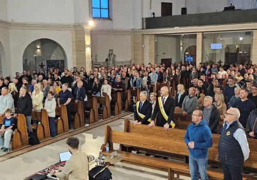 Nocna Pielgrzymka Mężczyzn do Sanktuarium Matki Bożej Pocieszenia w Starej Błotnicy