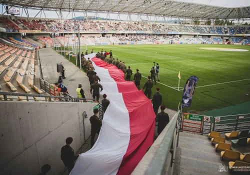 Dzień Weterana na Stadionie Miejskim w Bielsku-Białej. Mecz żołnierzy z byłymi piłkarzami