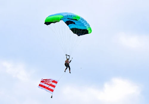 Desant spadochronowy, pokazy i koncerty. Tak wyglądało święto Cracovii