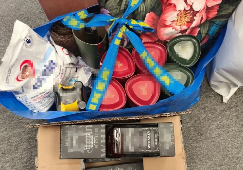 Kradli alkohol, chemię i tekstylia z dyskontów. Trzech mężczyzn zatrzymanych po próbie ucieczki