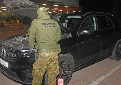 Drogie SUV-y miały trafić na Wschód. Straż Graniczna odzyskała je w ostatniej chwili