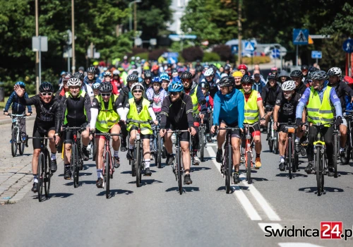 Dni Świdnicy na sportowo. Rowerzyści opanowali miasto, sportowy piknik na boiskach OSiR