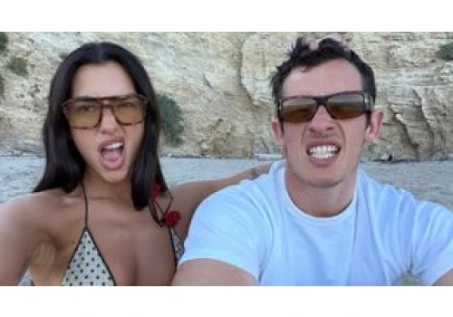 Świętujący MIESIĄC MIODOWY Dua Lipa i Callum Turner pluskają się w wodzie i byczą na plaży (FOTO)