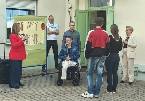 Stracił nogi, gdy pomagał kobiecie. 17-latek ma zamówione protezy, ale to nie koniec dobrych wieści