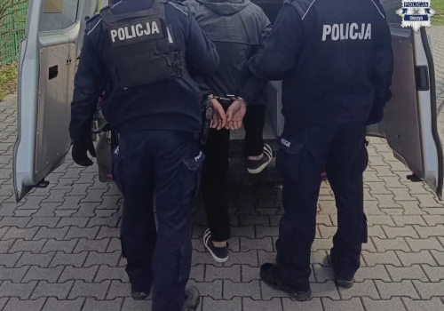 Drastyczne sceny w Brennej. Młody mężczyzna zaatakował funkcjonariuszy policji