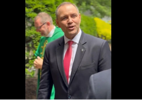 Tuż przed wejściem do kościoła zaczepili Nawrockiego i zapytali o to, co powie Trump…