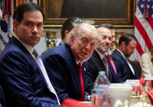 Najpierw rozmowa Trumpa z Zełenskim, potem z Putinem. Strony ujawniają kulisy