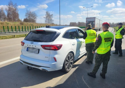 Polityka migracyjna rządu. Osiem razy mniej wiz do Polski dla obcokrajowców