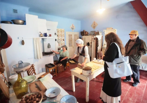 Festiwal Kultury Żydowskiej w skansenie: Historia, muzyka i tradycja mimo kaprysów pogody